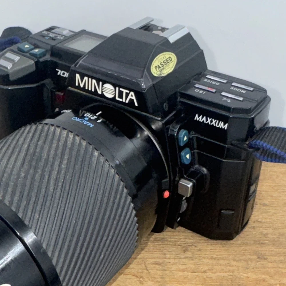 Minolta Maxxum 7000 AF 35mm Camera 70-210mm f/4 Beercan Lens 2800AF Flash TESTED